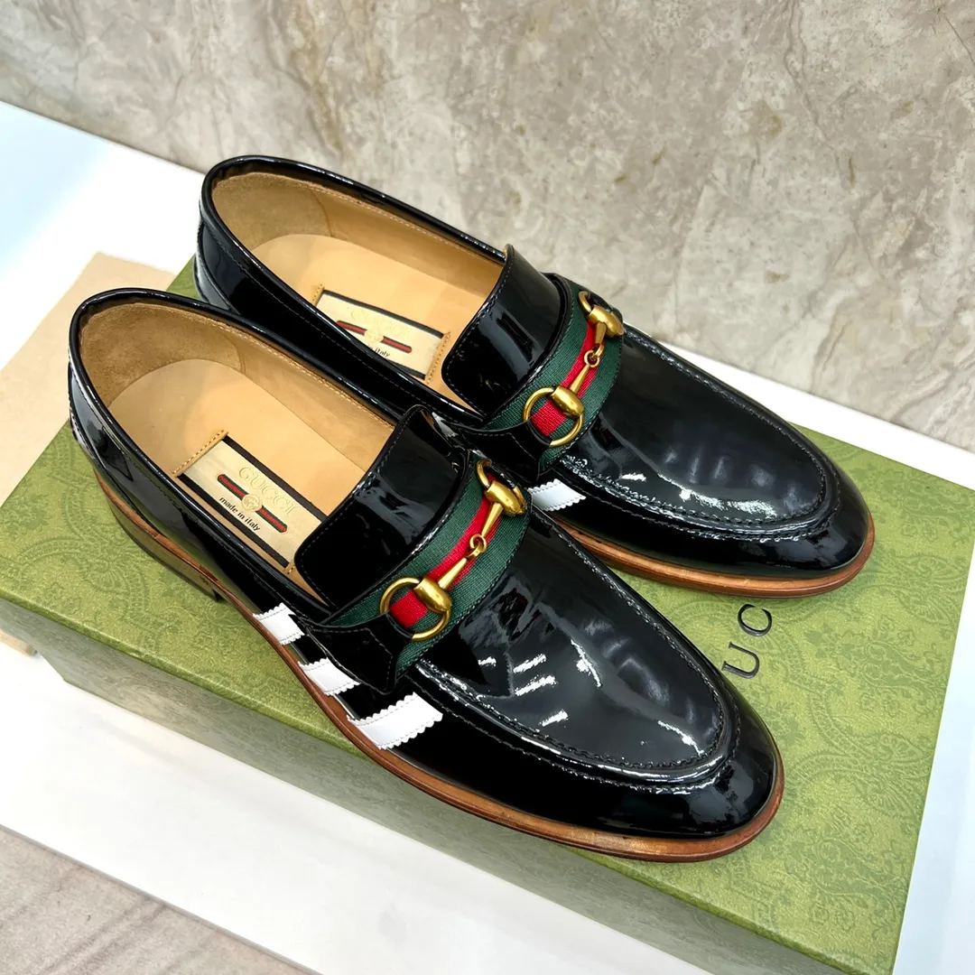 Original leather outsole P900 Brand: Co-branded Adidas｜GUCCI (Gucci) Standard code: Men's size 38–44 (45/46 can be customized) Grade: Same style as the official website Original quality Material: Original cowhide Leather lining Original leather outsole Style category: Men's fashionable casual leather shoes Distinguished big-name luxury elements top luxury Color: Actual picture